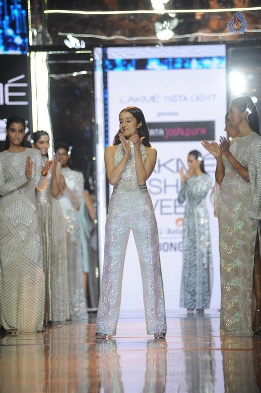 LFW 2015 Namrata Joshipura Show - 16 / 17 photos