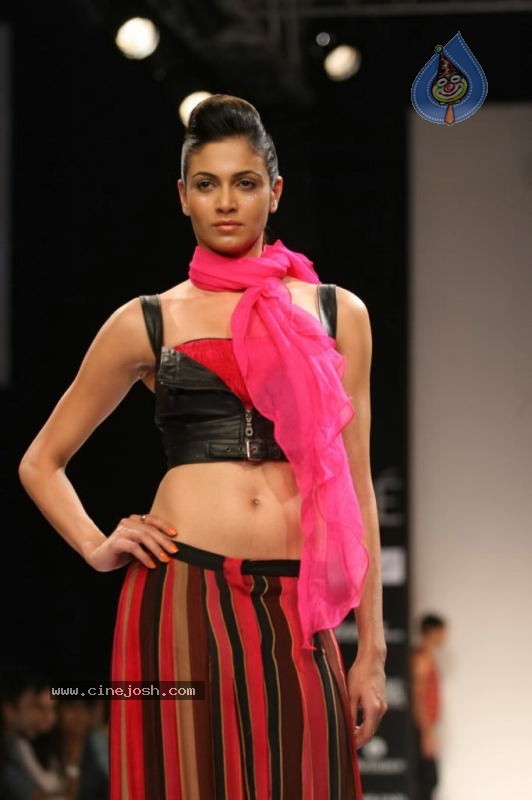 LFW Day 1 All Fashion Show Photos - 2 / 127 photos