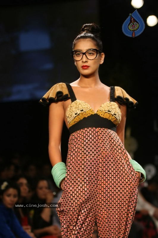 LFW Day 1 All Fashion Show Photos - 27 / 127 photos