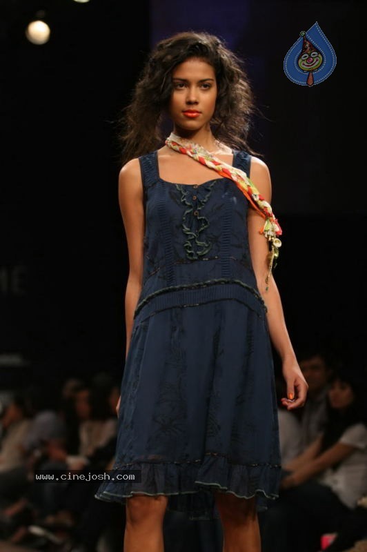 LFW Day 1 All Fashion Show Photos - 72 / 127 photos