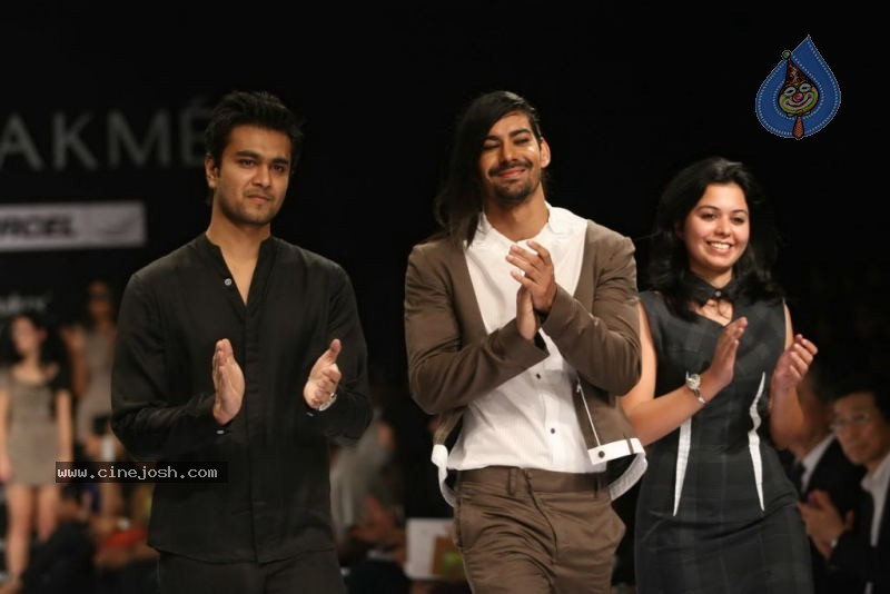 LFW Day 1 All Fashion Show Photos - 74 / 127 photos