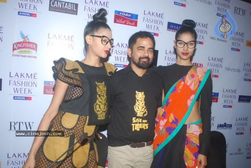 LFW Day 1 All Fashion Show Photos - 102 / 127 photos