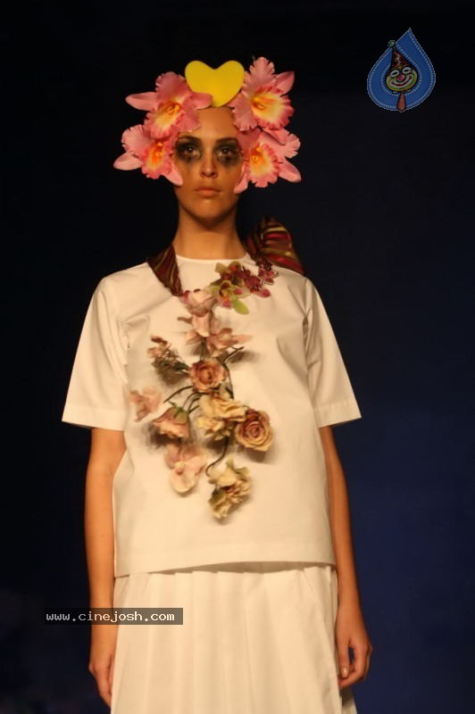 LFW Day 2 All Fashion Shows - 13 / 79 photos