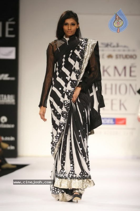 LFW Day 2 All Fashion Shows - 22 / 79 photos