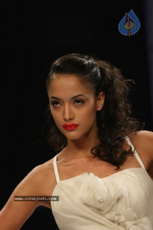 LFW Day 2 All Fashion Shows - 36 / 79 photos