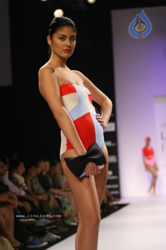 LFW Day 2 All Fashion Shows - 37 / 79 photos