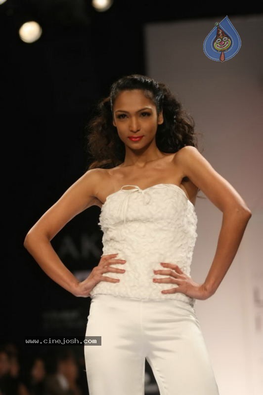 LFW Day 2 All Fashion Shows - 42 / 79 photos