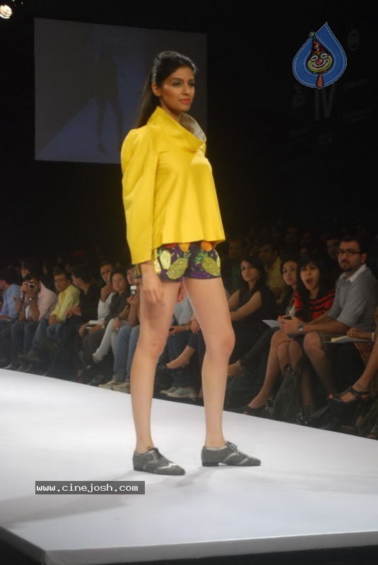 LFW Day 2 All Fashion Shows - 58 / 79 photos