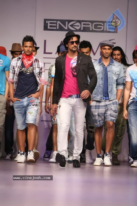 LFW Day 2 All Fashion Shows - 60 / 79 photos