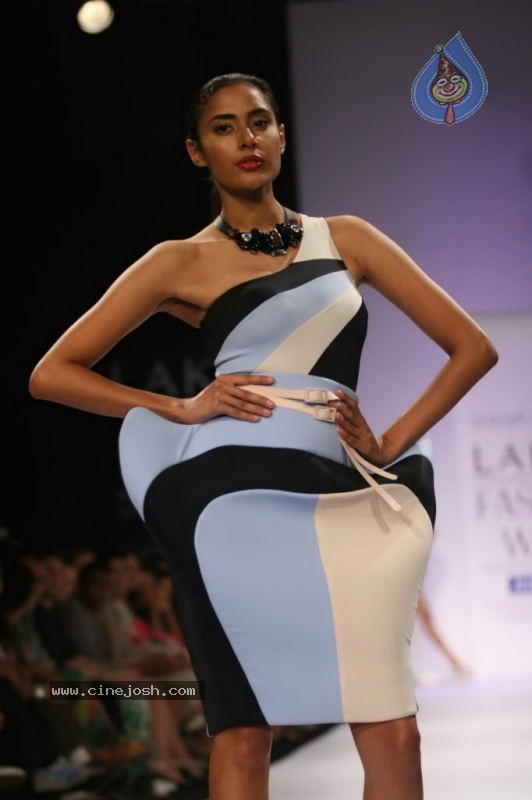 LFW Day 2 All Fashion Shows - 64 / 79 photos