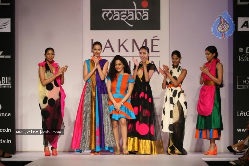 LFW Day 2 All Fashion Shows - 67 / 79 photos