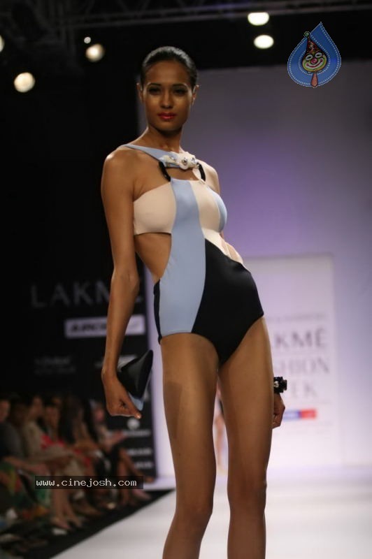 LFW Day 2 All Fashion Shows - 69 / 79 photos