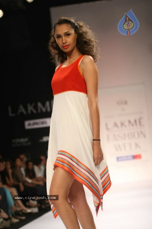 LFW Day 2 All Fashion Shows - 71 / 79 photos