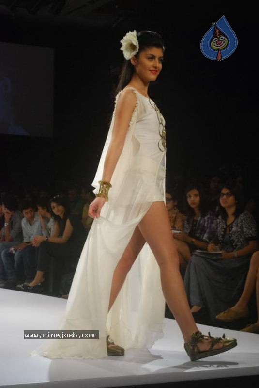 LFW Day 2 All Fashion Shows - 72 / 79 photos