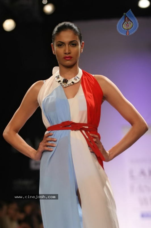 LFW Day 2 All Fashion Shows - 78 / 79 photos