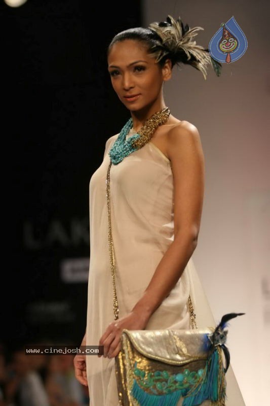 LFW Day 3 All Fashion Shows - 22 / 96 photos