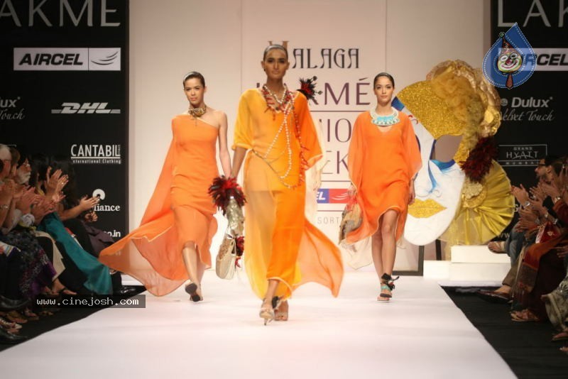 LFW Day 3 All Fashion Shows - 23 / 96 photos