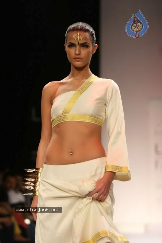 LFW Day 3 All Fashion Shows - 30 / 96 photos