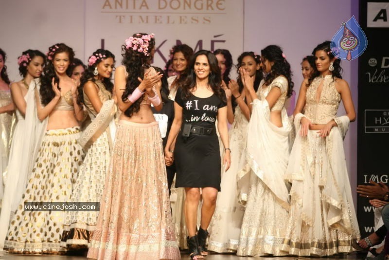 LFW Day 3 All Fashion Shows - 34 / 96 photos