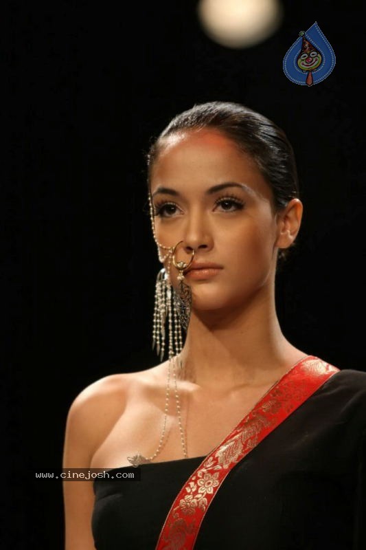 LFW Day 3 All Fashion Shows - 37 / 96 photos