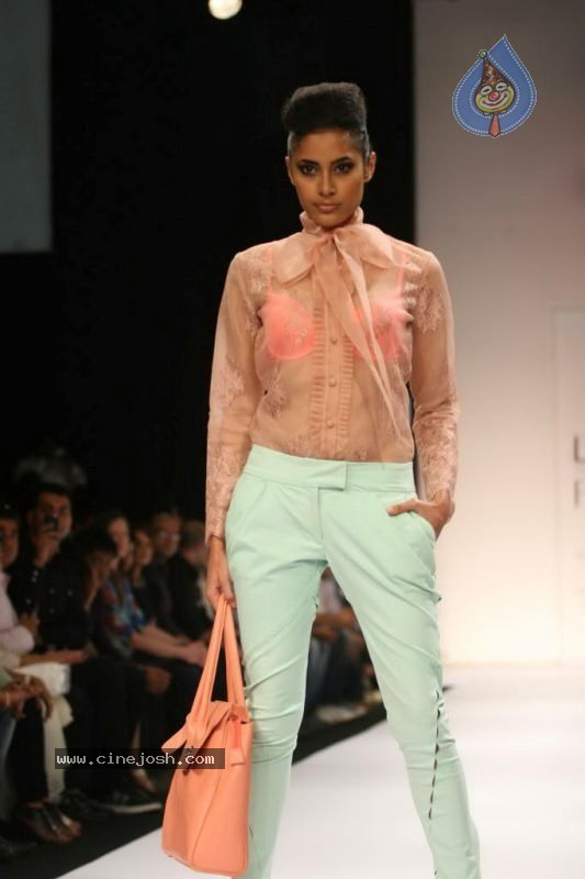 LFW Day 3 All Fashion Shows - 39 / 96 photos