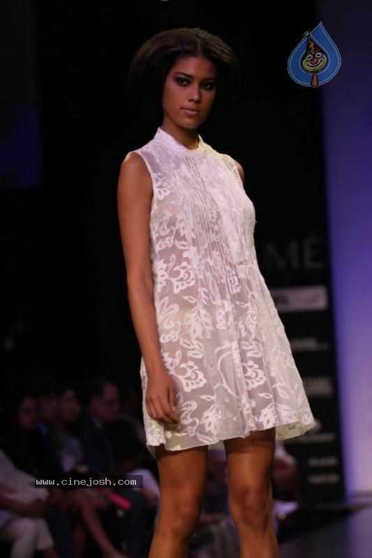 LFW Day 3 All Fashion Shows - 40 / 96 photos