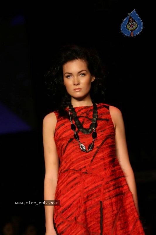 LFW Day 3 All Fashion Shows - 42 / 96 photos