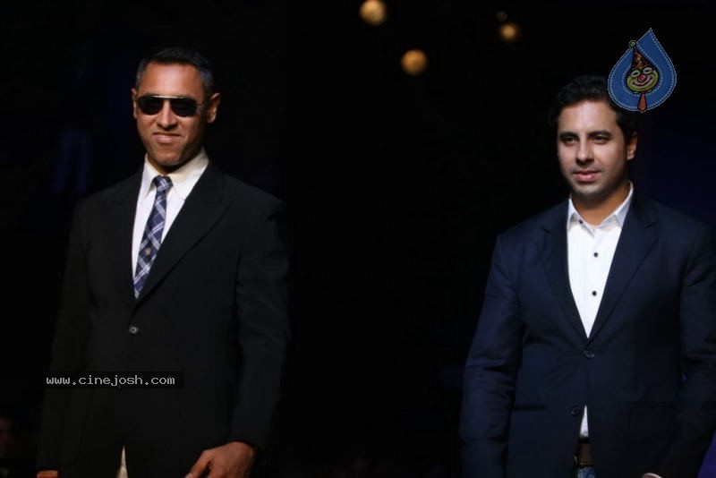 LFW Day 3 All Fashion Shows - 54 / 96 photos