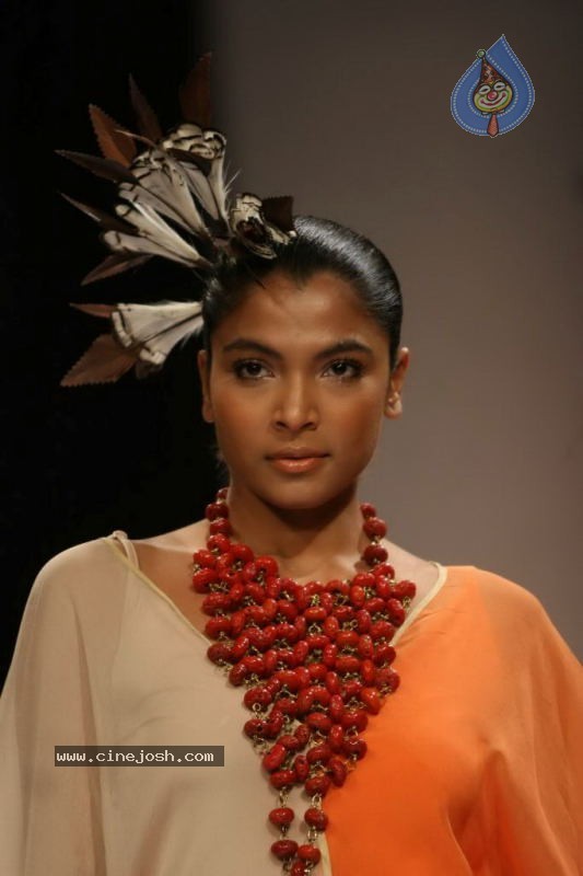 LFW Day 3 All Fashion Shows - 59 / 96 photos