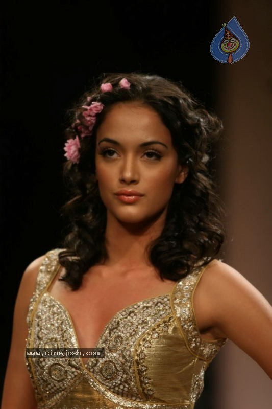 LFW Day 3 All Fashion Shows - 63 / 96 photos