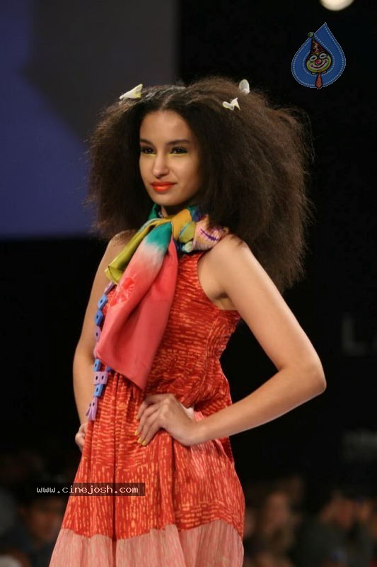 LFW Day 4 All Fashion Shows - 2 / 107 photos
