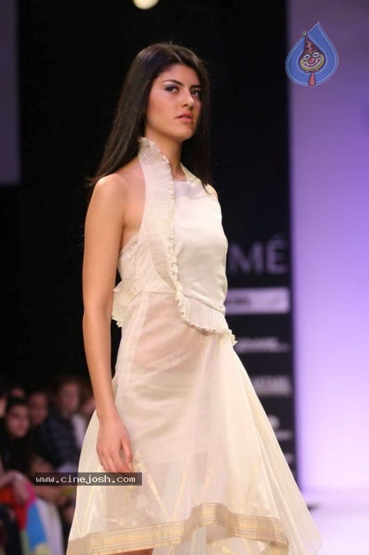 LFW Day 4 All Fashion Shows - 7 / 107 photos