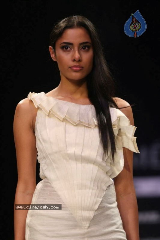 LFW Day 4 All Fashion Shows - 17 / 107 photos