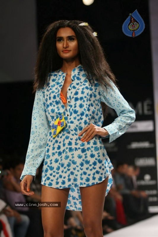 LFW Day 4 All Fashion Shows - 19 / 107 photos
