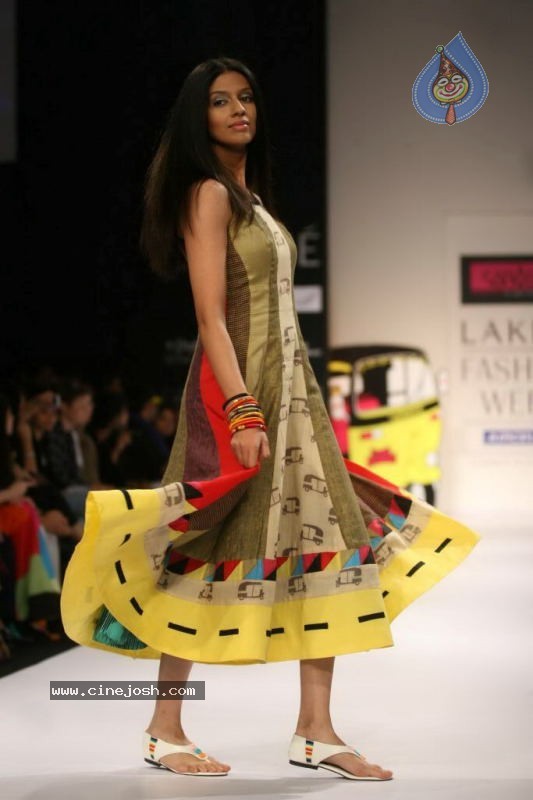 LFW Day 4 All Fashion Shows - 61 / 107 photos