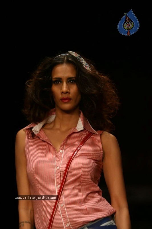 LFW Day 4 All Fashion Shows - 63 / 107 photos