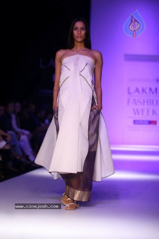 LFW Day 4 All Fashion Shows - 75 / 107 photos