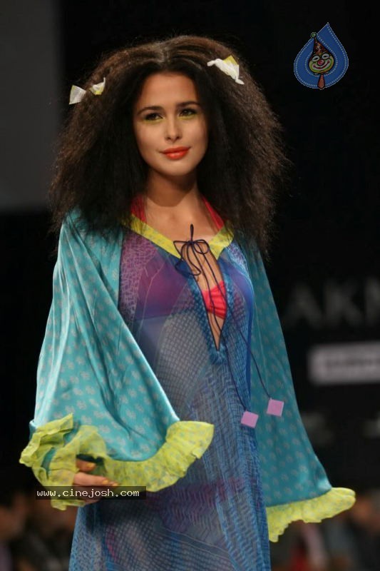 LFW Day 4 All Fashion Shows - 92 / 107 photos