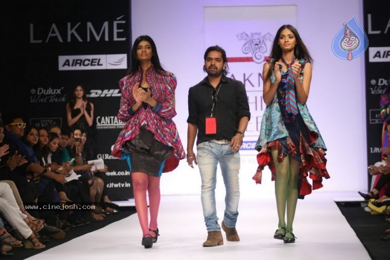 LFW Day 4 All Fashion Shows - 99 / 107 photos