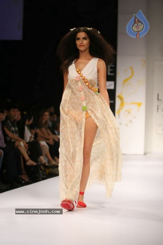 LFW Day 4 All Fashion Shows - 101 / 107 photos