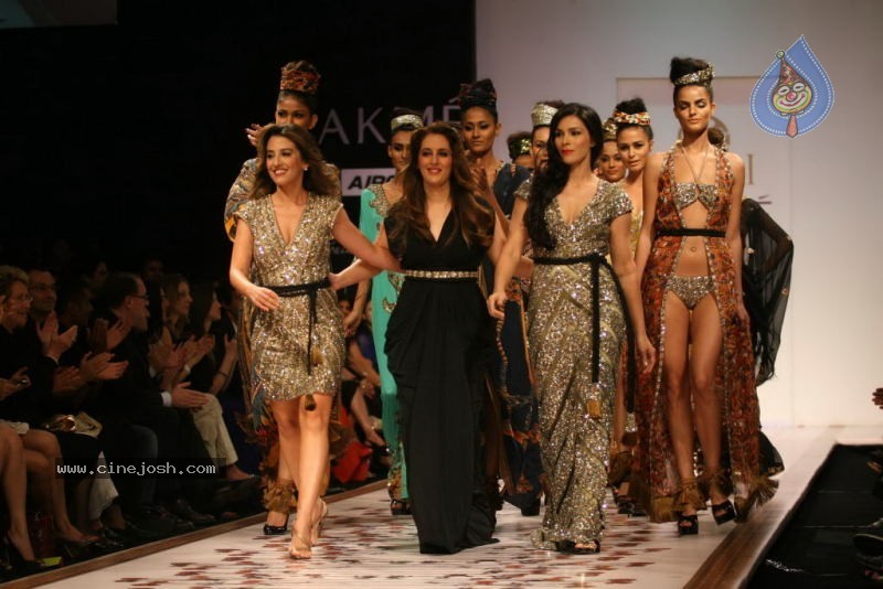 LFW Day 4 All Fashion Shows - 104 / 107 photos