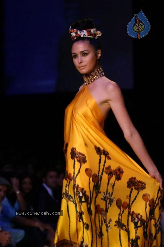 LFW Day 4 All Fashion Shows - 105 / 107 photos
