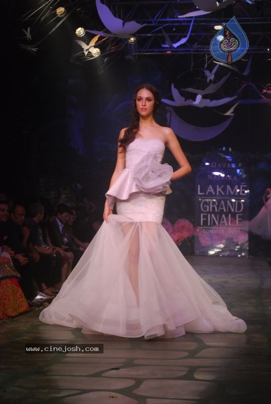 LFW Grand Finale Fashion Show - 17 / 117 photos