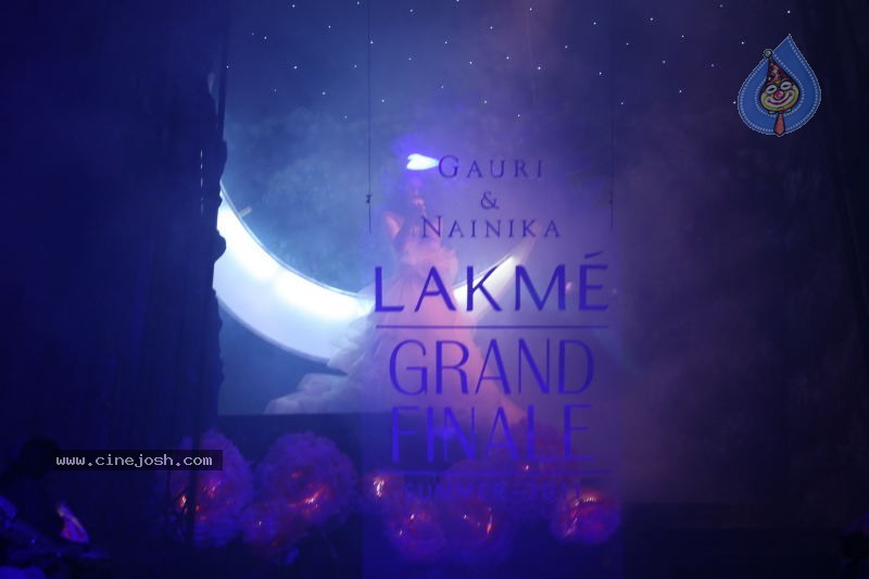 LFW Grand Finale Fashion Show - 32 / 117 photos