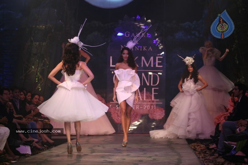 LFW Grand Finale Fashion Show - 39 / 117 photos
