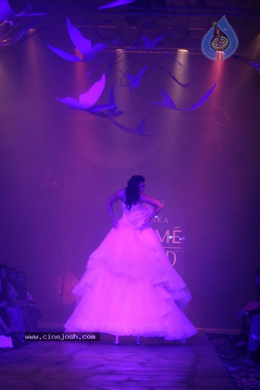 LFW Grand Finale Fashion Show - 72 / 117 photos