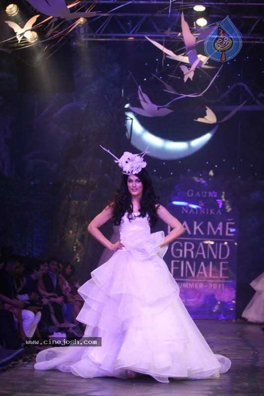 LFW Grand Finale Fashion Show - 111 / 117 photos