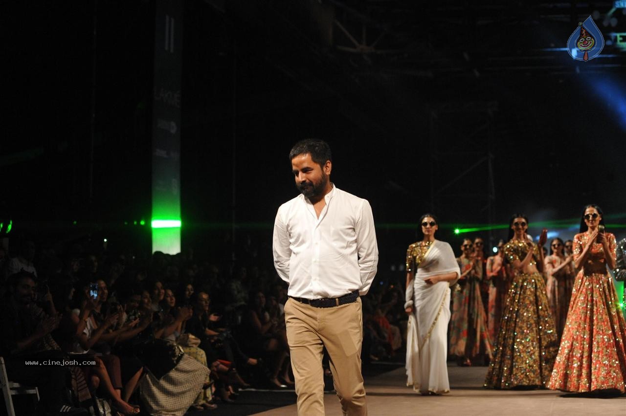 LFW Summer Resort 2015 Fashion Show - 1 / 93 photos