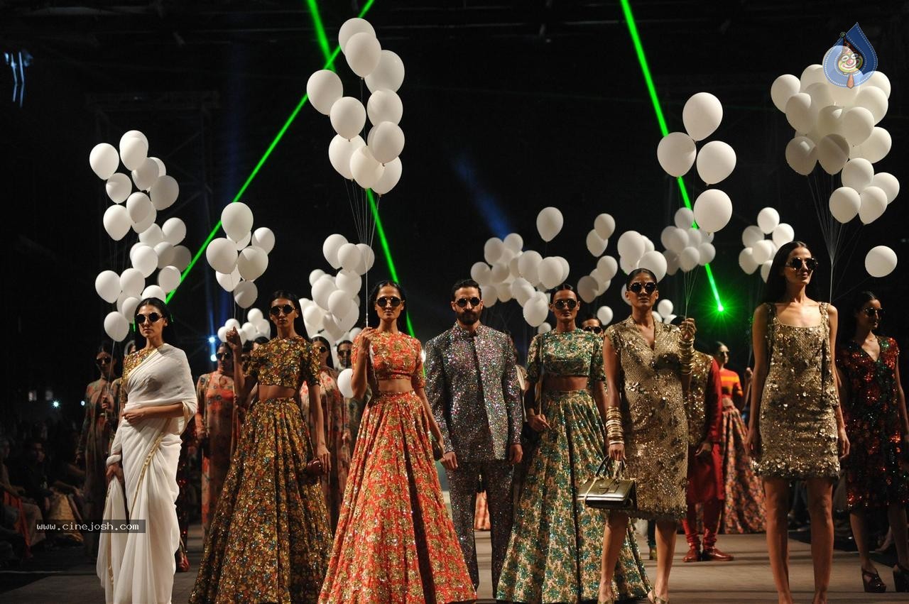 LFW Summer Resort 2015 Fashion Show - 49 / 93 photos