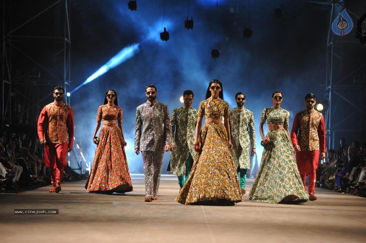 LFW Summer Resort 2015 Fashion Show - 91 / 93 photos